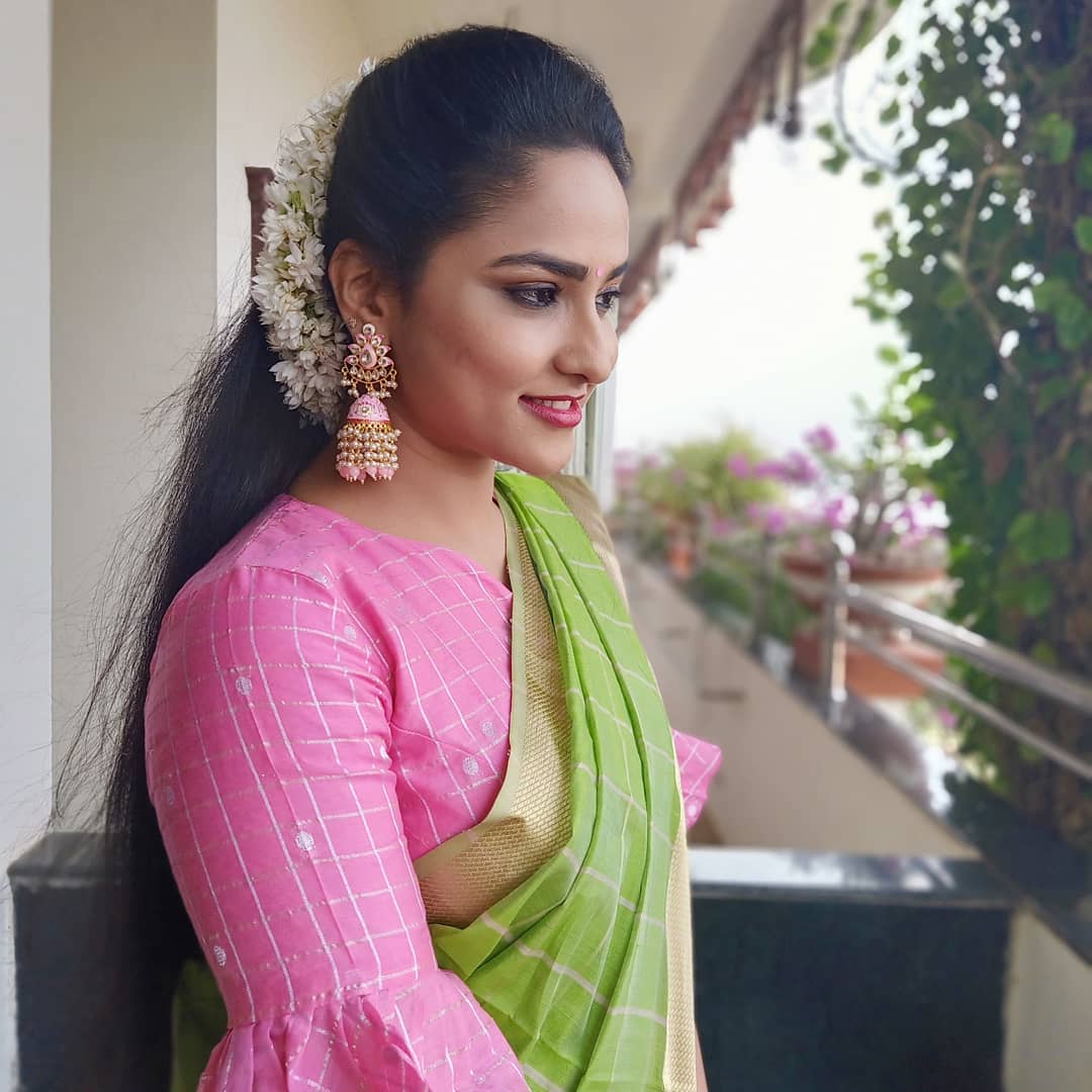 Zee Telugu Tv Anchor Kasi Annapurna In Green Saree Blouse